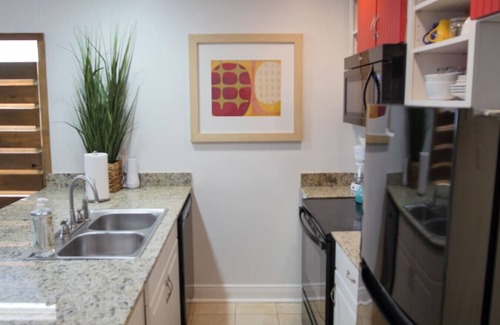 West Riverside Apartment | Eclectic Uptown Apt | Blocks to Magazine Street