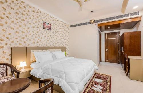 Sector 40 Apartment | Eco-chic haven in Gurgaon with balcony