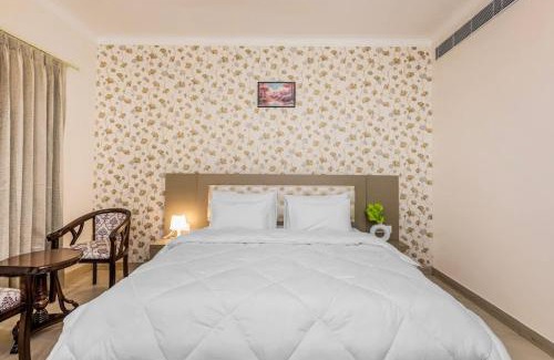 Sector 40 Apartment | Eco-chic haven in Gurgaon with balcony