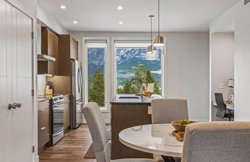 Canmore Apartment | Eco-Friendly 3BR | Spectacular Views |Private Deck