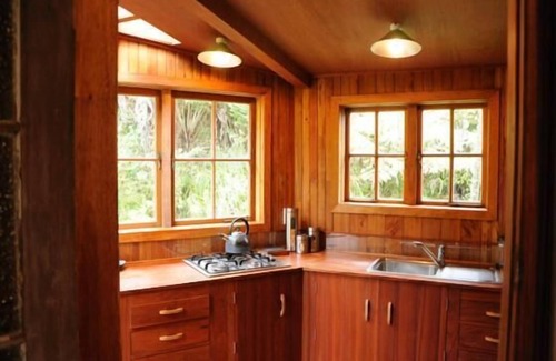 Muriwai Cottage | Eco-friendly Te Aute Ridge Cottage
