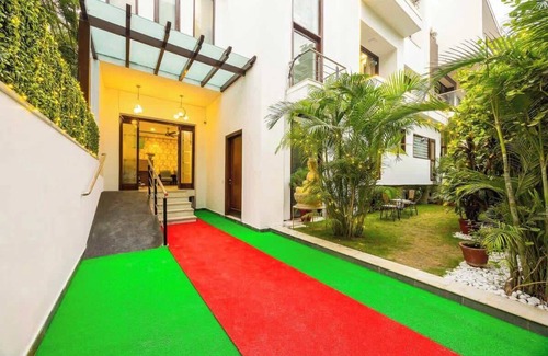 Sector 39 Apartment | Eco-friendly vibes, cozy space