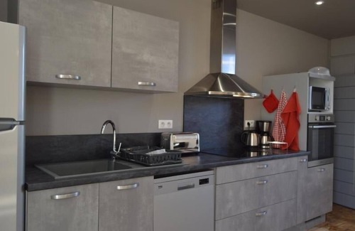 Linge Cottage | Eco-renovated rectory with terrace and pond view, near Brenne Regional Natural Park