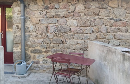 Brujas Apartment | Eco-renovated self-contained accommodation in a small hamlet in southern Ardèche