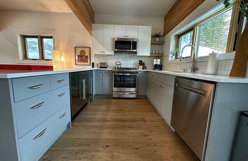 Rossland Apartment | EcoLuxury Suite - 2 mins to Red Ski Resort Rossland BC