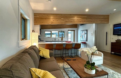 Rossland Apartment | EcoLuxury Suite - 2 mins to Red Ski Resort Rossland BC