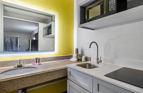 Carlsbad Hotel | Econo Lodge Carlsbad Caverns Area