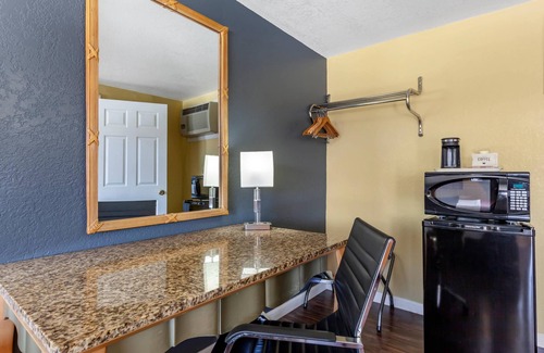 Clovis Hotel | Econo Lodge Clovis