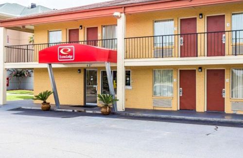 North Charleston Cabin | Econo Lodge Coliseum