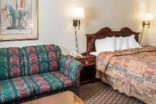 Eagle Nest Cabin | Econo Lodge Eagle Nest