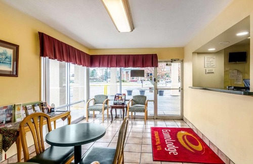 Staunton Cabin | Econo Lodge East
