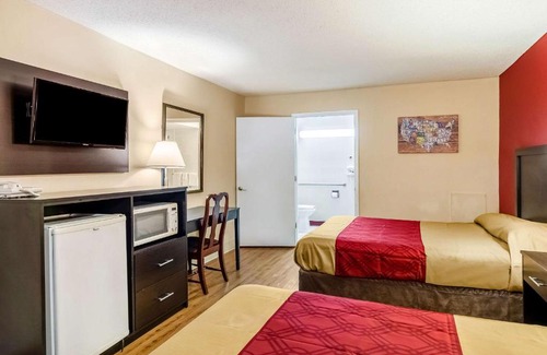 Staunton Cabin | Econo Lodge East