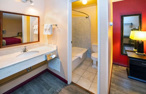 Edson Hotel | Econo Lodge Edson