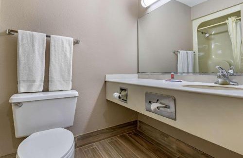 Florence Cabin | Econo Lodge Florence - Darlington