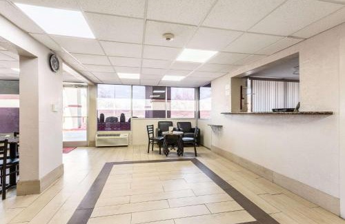 Central Oklahoma City Hotel | Econo Lodge Inn & Suites Near Bricktown
