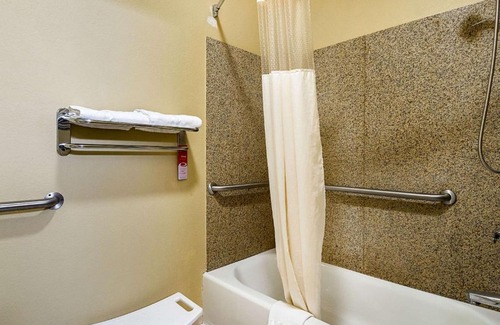 Bryant Hotel | Econo Lodge Inn & Suites Bryant