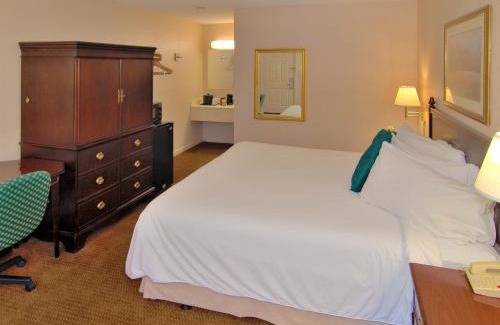 Columbus Hotel | Econo Lodge Inn & Suites Columbus near Fort Benning