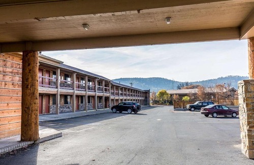 Kalispell Hotel | Econo Lodge Inn & Suites Kalispell - Glacier National Park Gateway