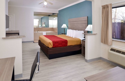 Lakeview  Jefferson County Hotel | Econo Lodge Inn & Suites Port Arthur near Sabine Pass