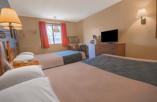 Grandview Plaza Hotel | Econo Lodge Junction City I-70 Near Fort Riley