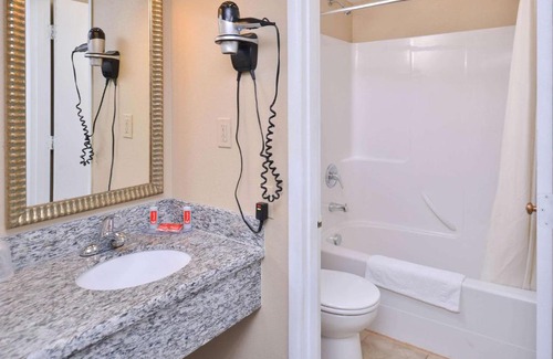 Tri-Cities Cabin | Econo Lodge Kennewick Tri-Cities