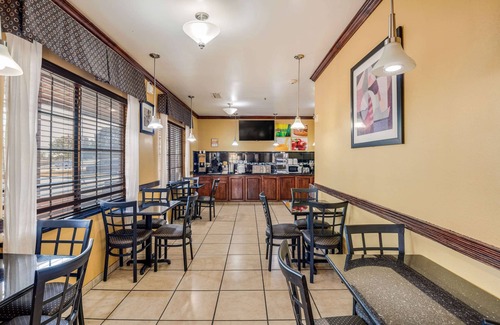 Lubbock Hotel | Econo Lodge Lubbock I-27