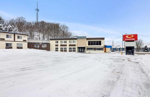 Manistee Cabin | Econo Lodge Manistee