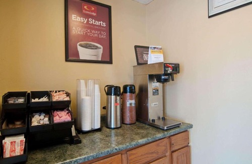 Bluefield Cabin | Econo Lodge Near Bluefield College