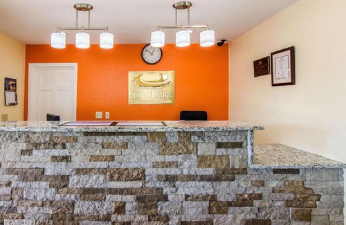 Bristol Cabin | Econo Lodge Near Motor Speedway