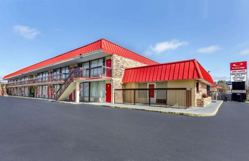 Roanoke Cabin | Econo Lodge Roanoke Civic Center
