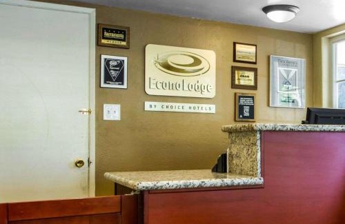 Boulevard Park Cabin | Econo Lodge Sacramento Convention Center