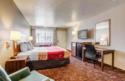 St. George Cabin | Econo Lodge St George North - Near Pioneer Park