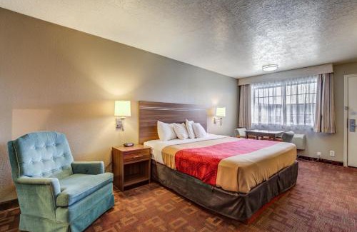 St. George Cabin | Econo Lodge St George North - Near Pioneer Park