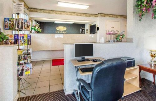 Troy Cabin | Econo Lodge Troy