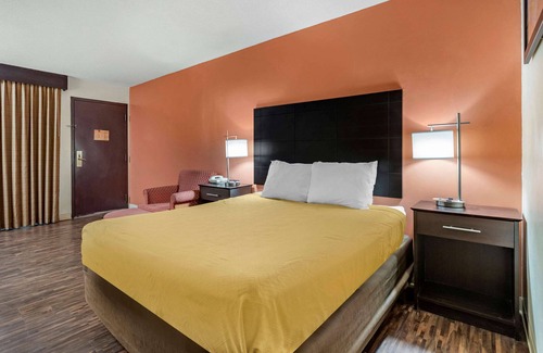 Urbandale Hotel | Econo Lodge Urbandale-Northwest Des Moines