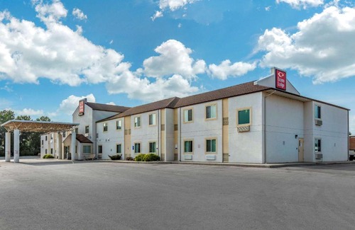 Belle Fourche Cabin | Econo Lodge
