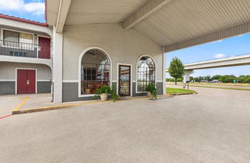 Belton Cabin | Econo Lodge