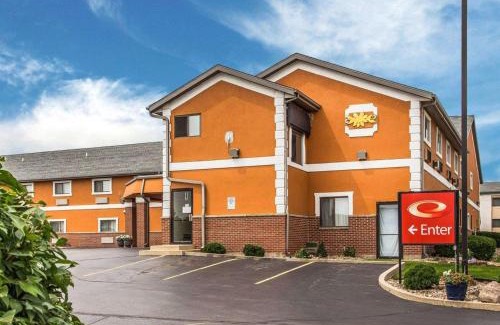 Southwest Area Cabin | Econo Lodge