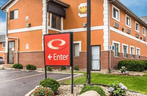 Southwest Area Cabin | Econo Lodge