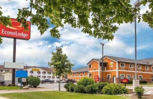 Southwest Area Cabin | Econo Lodge