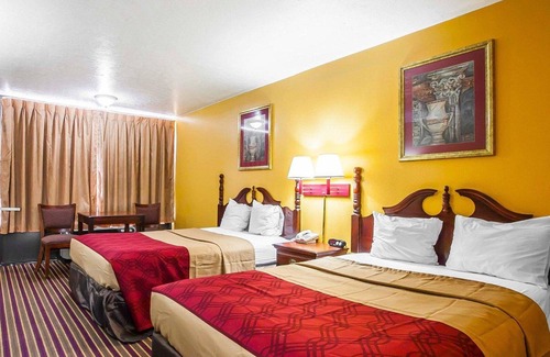 Dyersburg Hotel | Econo Lodge