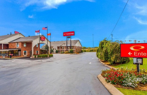 Lebanon Cabin | Econo Lodge