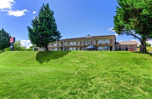 Lynchburg Cabin | Econo Lodge