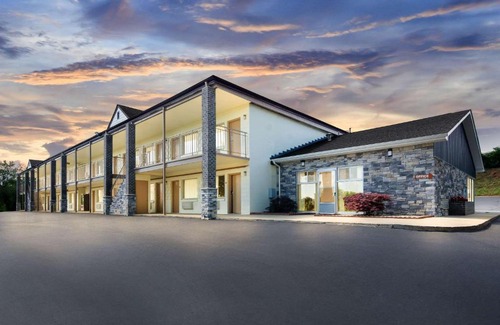 Lynchburg Cabin | Econo Lodge