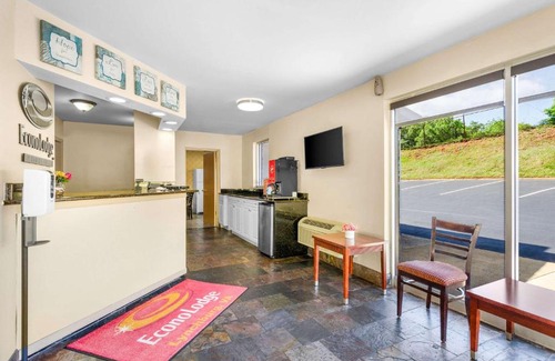 Lynchburg Cabin | Econo Lodge
