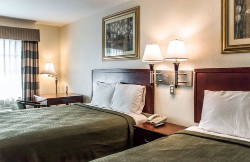 Lloyd Hotel | Econo Lodge