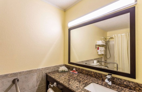 Morgantown Hotel | Econo Lodge