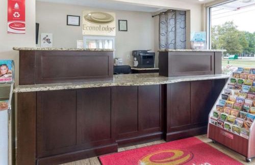 North Central Cabin | Econo Lodge Virginia Beach Town Center