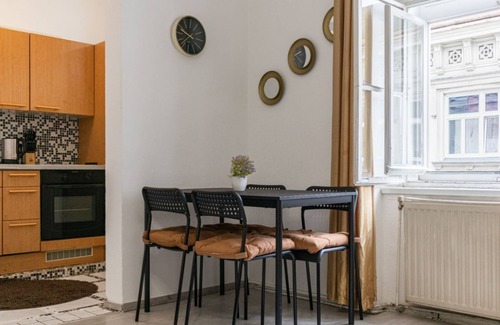Landstrasse Apartment | Economy 1BR Apt. Near Rennweg & Belvedre
