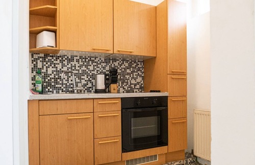 Landstrasse Apartment | Economy 1BR Apt. Near Rennweg & Belvedre
